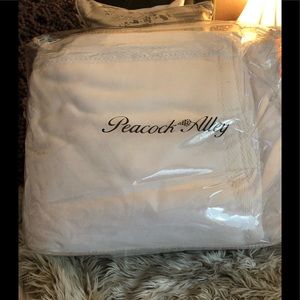 NWT Peacock Alley Egyptian Cotton Luxury Blanket.